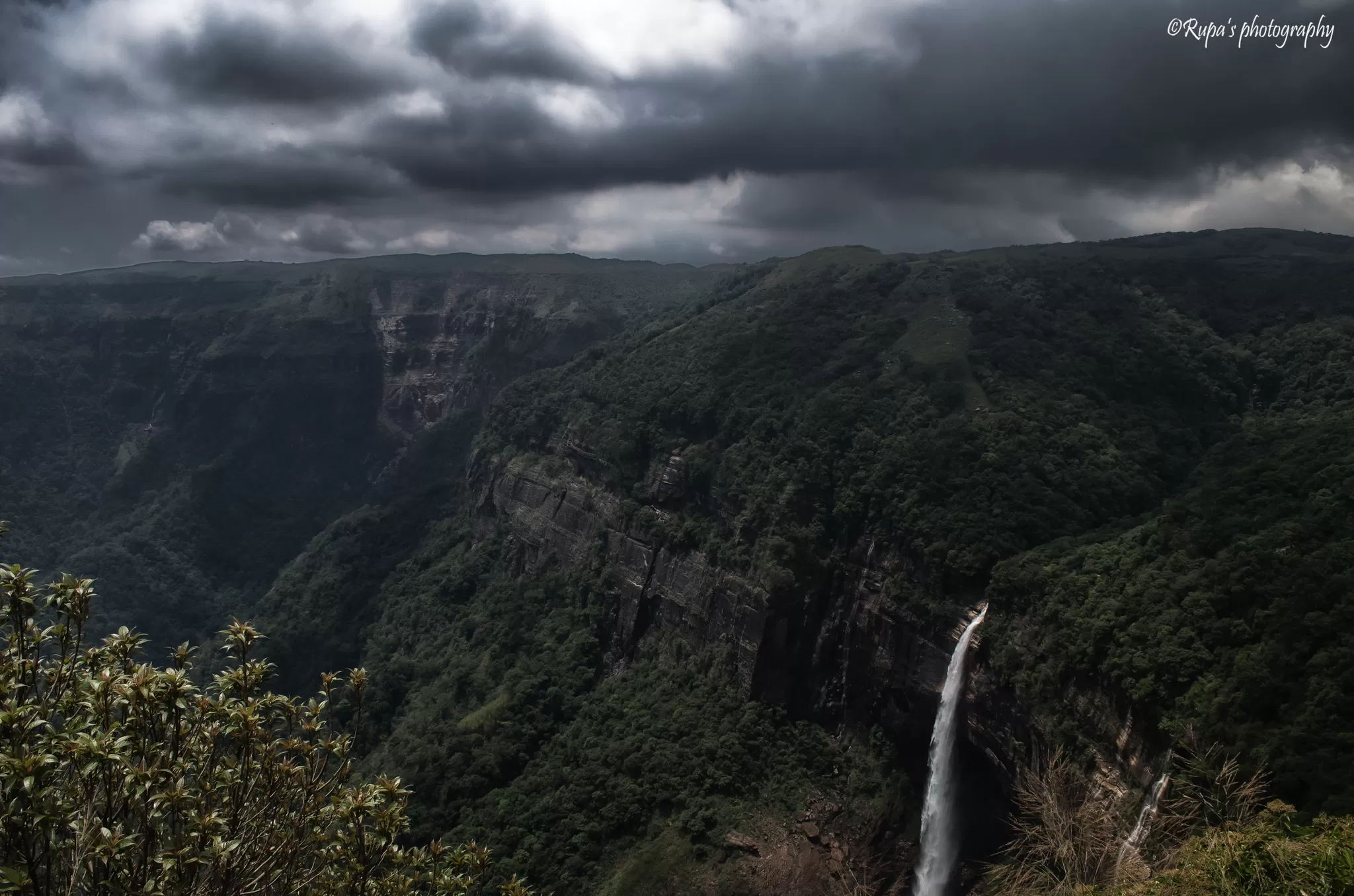 Photo of nohkalikai falls, Cherrapunji