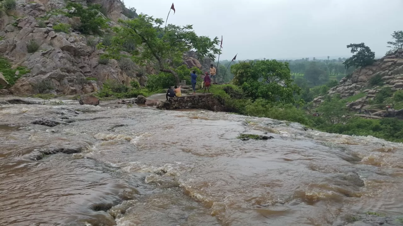 Photo of hathni mata waterfall, Vadodara