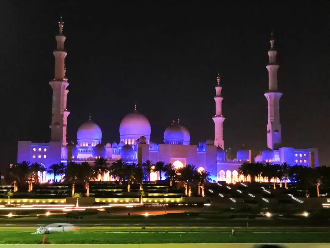 Photo of Grand Mosque - Abu Dhabi - United Arab Emirates