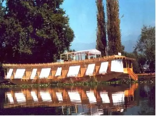 Photo of Houseboat Lily 
