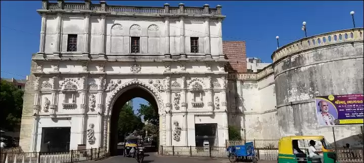Photo of Kambhalia Gate