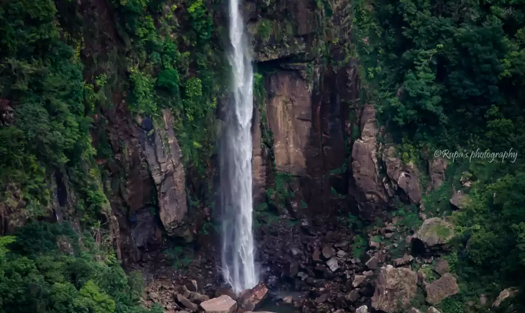 Photo of Nohsngithiang Falls