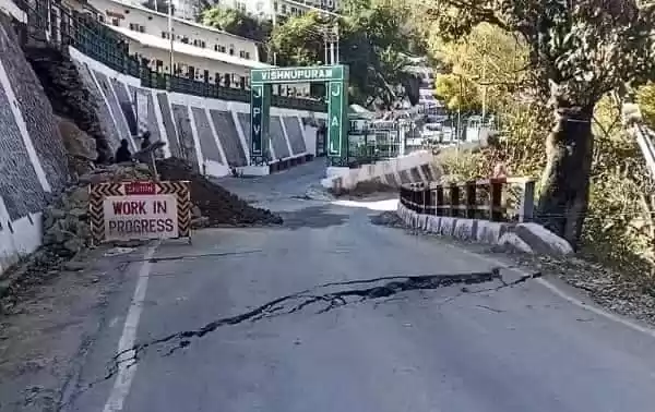 Photo of દિવાલોમાં તિરાડોથી ચ