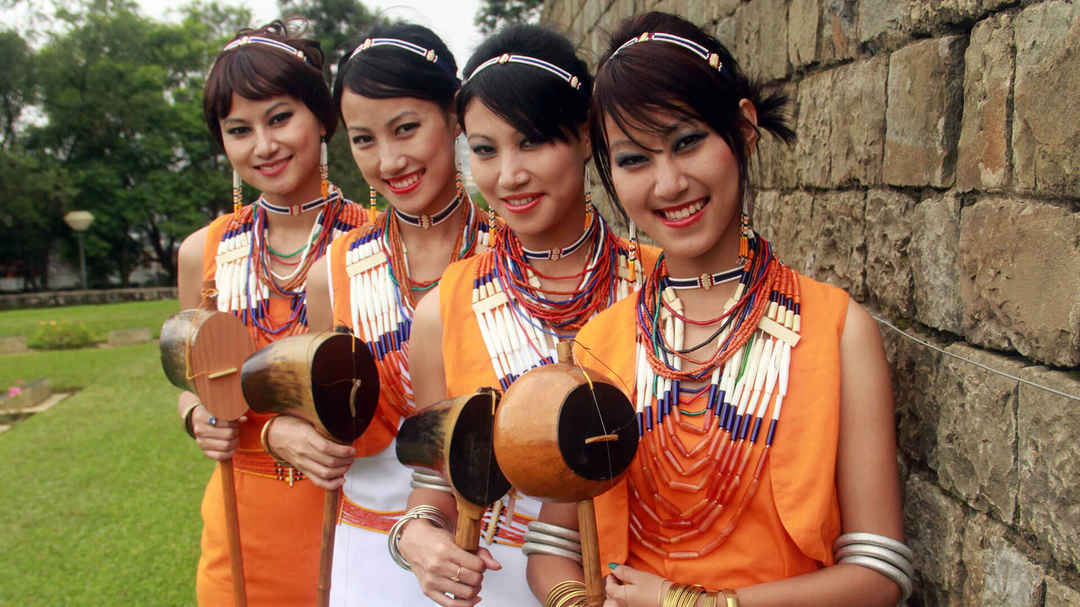 Traditional Khasi attire. The Khasi tribe, one of the three main tribes of  Meghalaya inhabits the eastern part of Meghalaya, in the Khasi and Jaintia  Stock Photo - Alamy