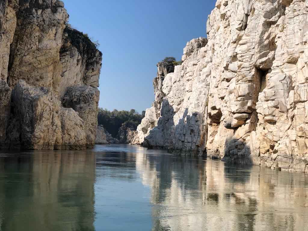 Dhuandhar Falls on Narmada River in Bhedaghat Making Its Way through the  World-famous Marble Rocks Stock Image - Image of water, nature: 193582211