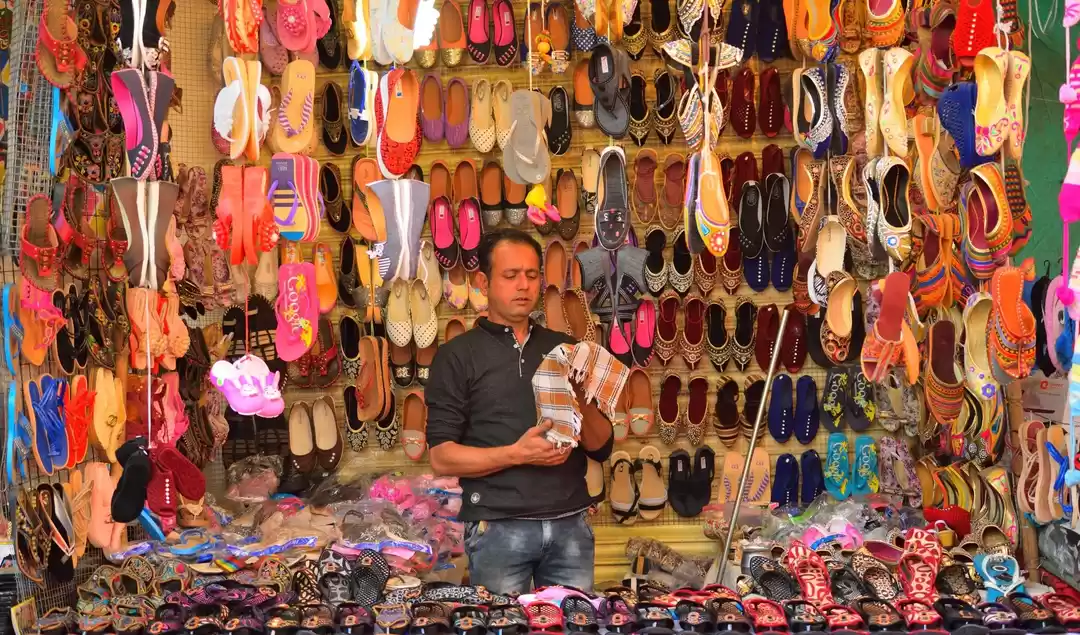 Shocking Price 😮 6Rs Ladies Purse Wholesale Market Mumbai | Bag  Manufacturer Mumbai
