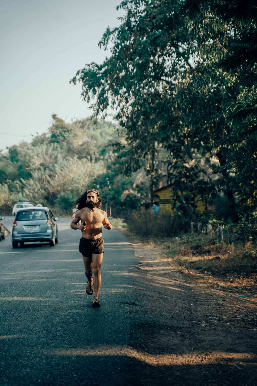 Reduces Injuries | Milind Soman Loves Running Barefoot: Benefits Of Running  Without Shoes | Thehealthsite.com Photogallery