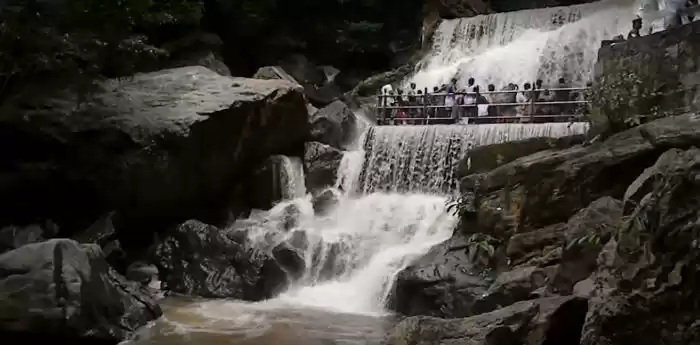 Photo of Suruli Falls