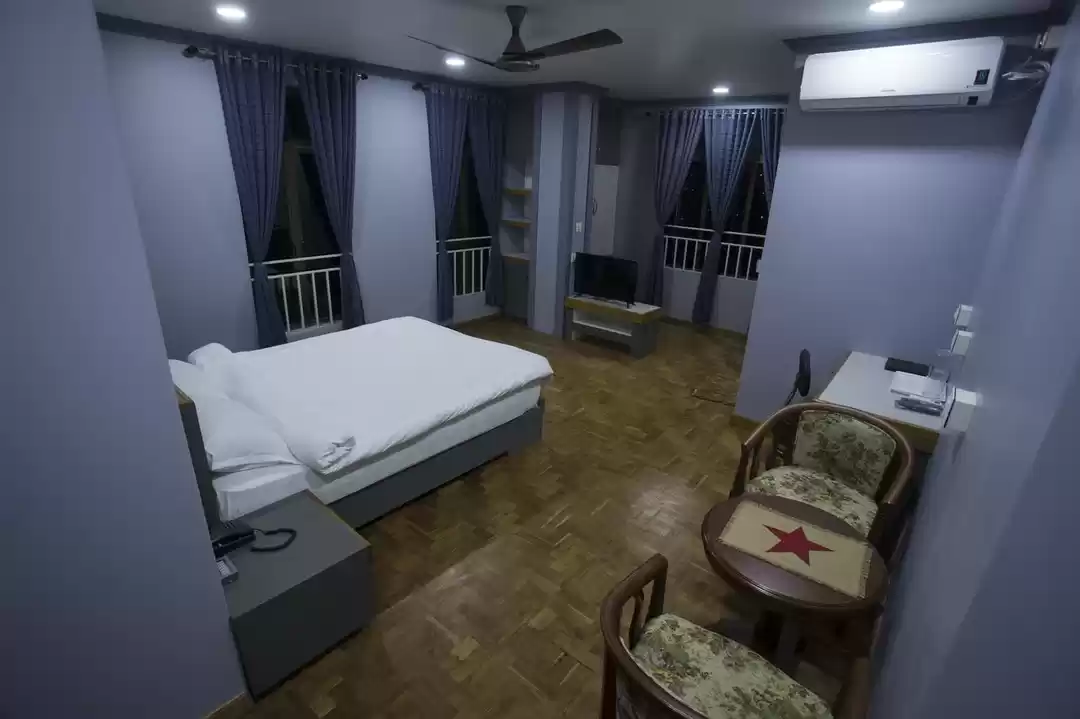 Photo of LBL Lodge and R